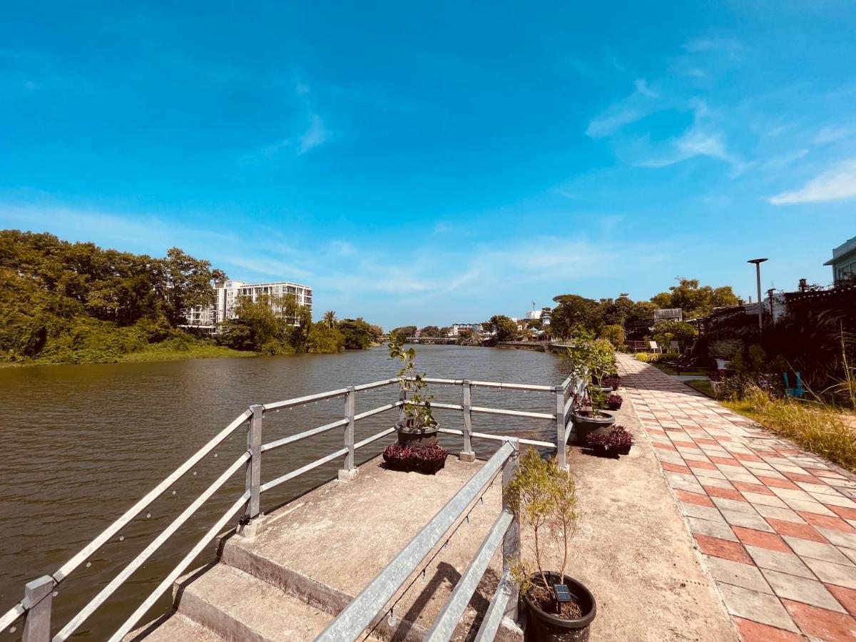 Usabai Riverside Boutique Hotel Chanthaburi Esterno foto