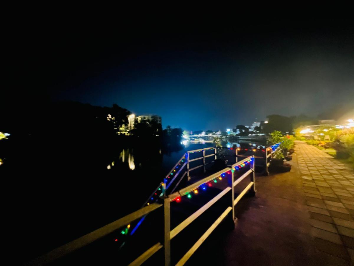 Usabai Riverside Boutique Hotel Chanthaburi Esterno foto