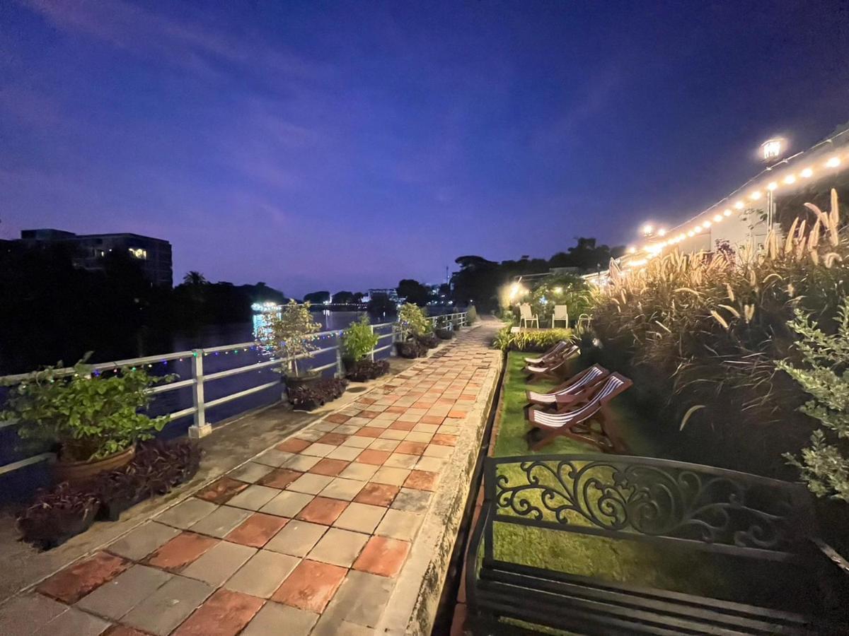 Usabai Riverside Boutique Hotel Chanthaburi Esterno foto