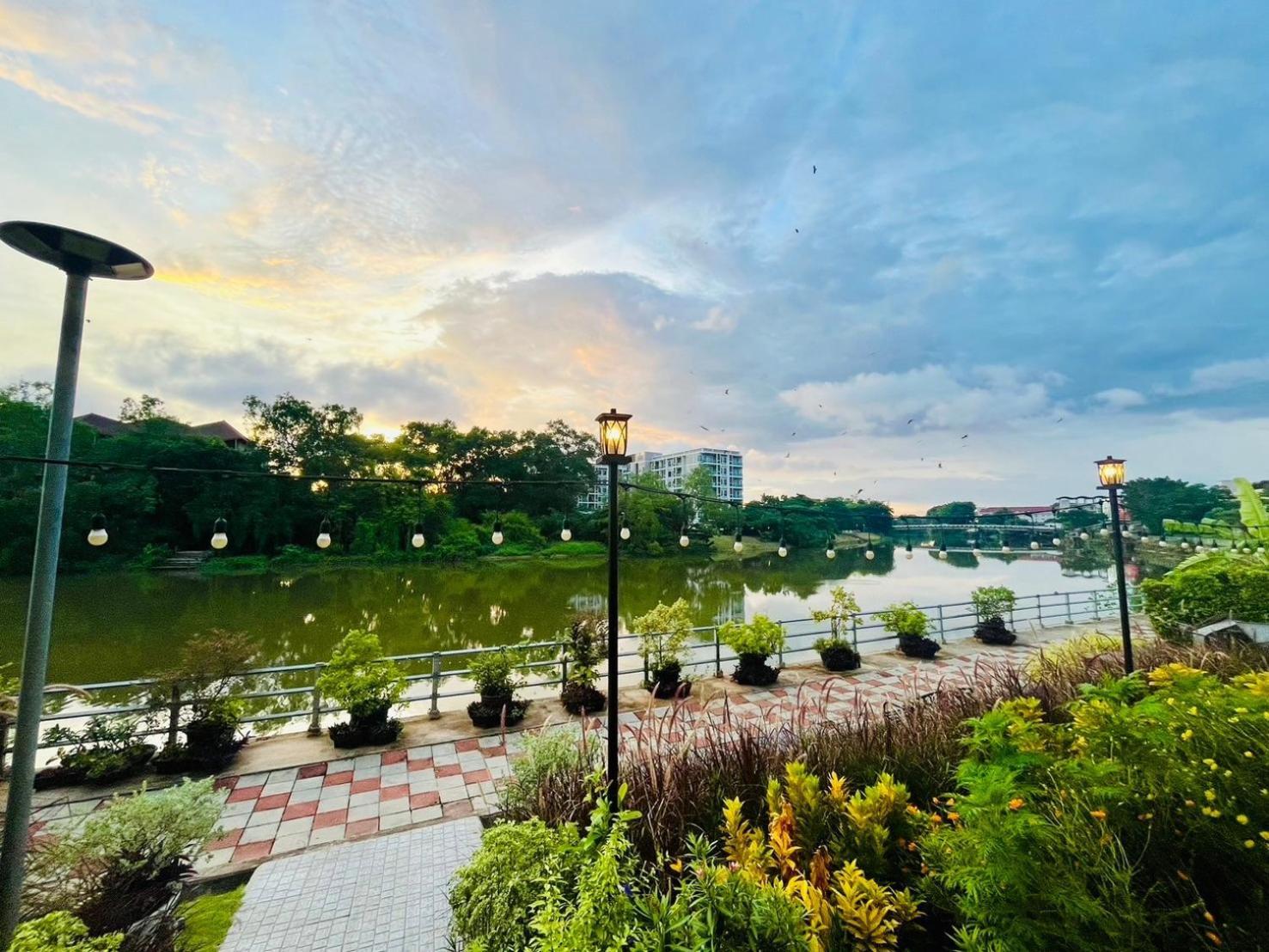 Usabai Riverside Boutique Hotel Chanthaburi Esterno foto