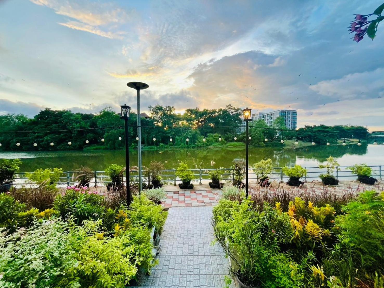 Usabai Riverside Boutique Hotel Chanthaburi Esterno foto